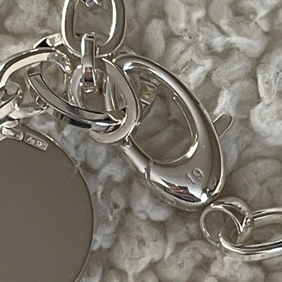 GUCCI TRADEMARK ENGRAVED .925 STERLING SILVER ROUND CHARM BRACELET NWT - Picture 7 of 11